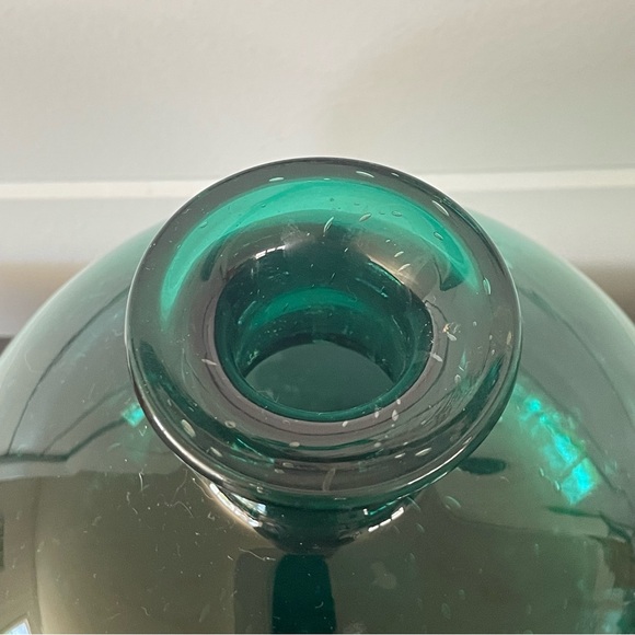 JUST IN Elegant Green Round Glass Vase Home Decor - Picture 2 of 5